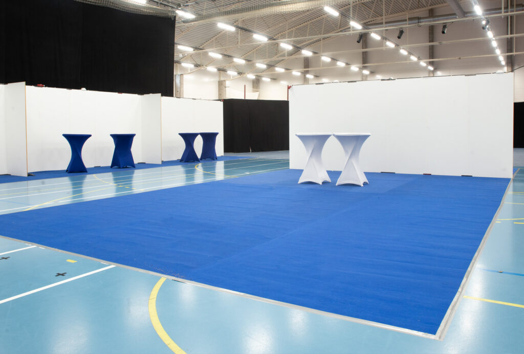 Monter 10x6 meter "Halvö" 1 väggsida