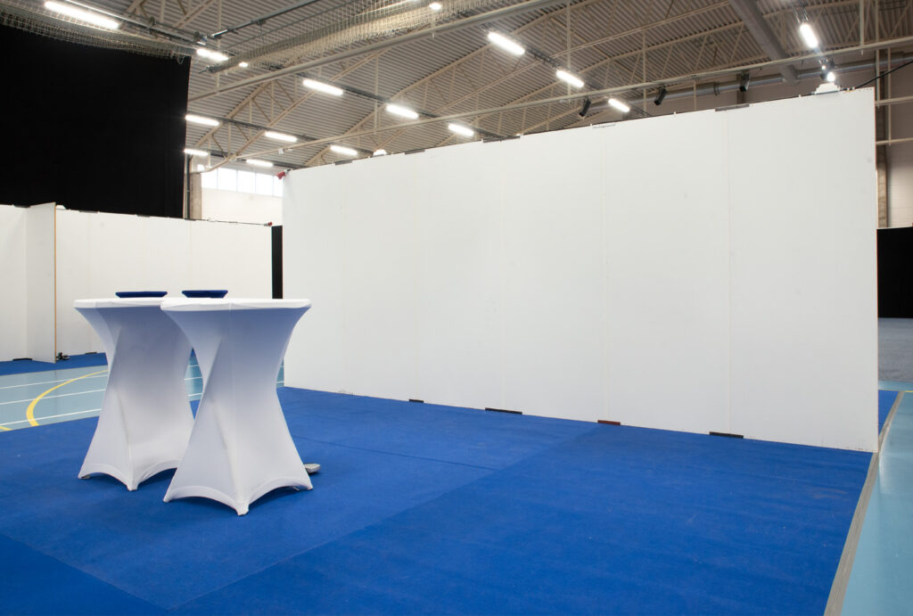 Monter 10x6 meter "Halvö" 1 väggsida